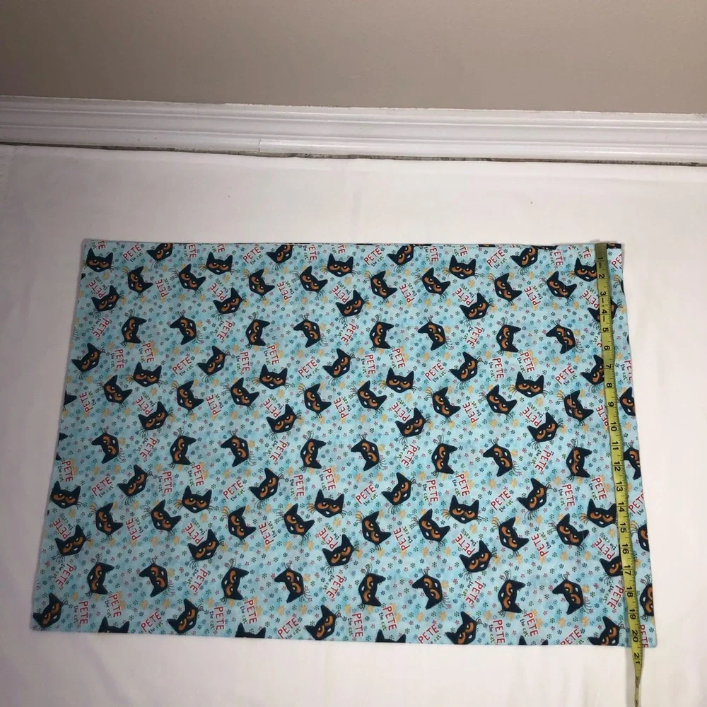 Set Of 2 Hand Made Cotton Multicolor Pet The Cat Standard Pillowcases